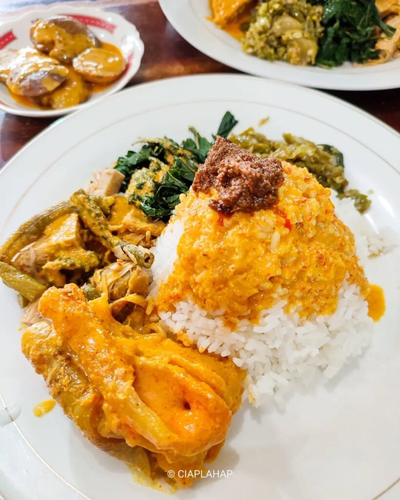 nasi padang
lauk padang
nasi kapau adalah
kalori nasi padang ayam bakar
nasi kapau dan nasi padang
kalori ayam pop